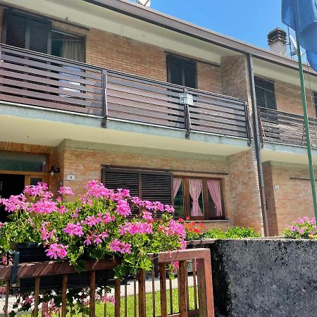 Casa A Schiera Fronte Lago Con Giardino Barcis Εξωτερικό φωτογραφία