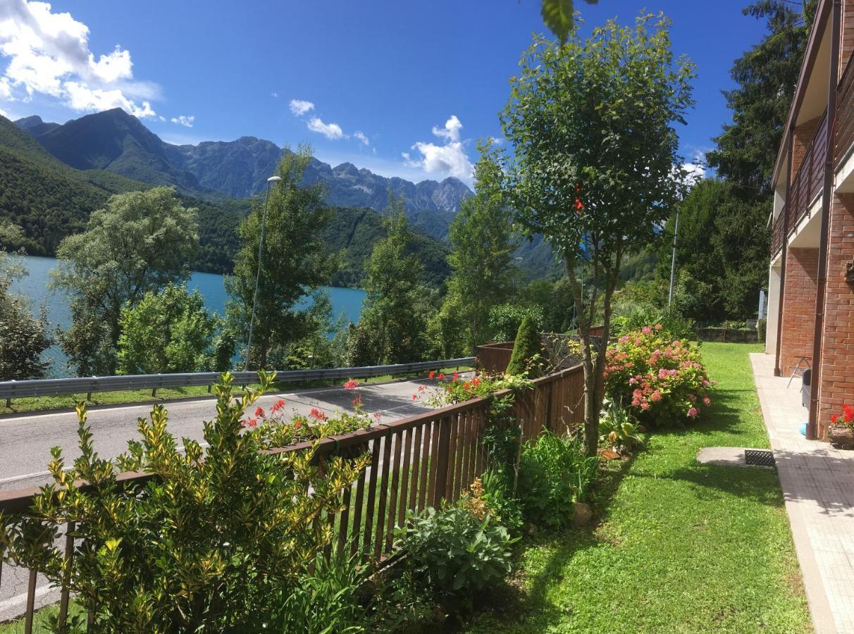Casa A Schiera Fronte Lago Con Giardino Barcis Εξωτερικό φωτογραφία