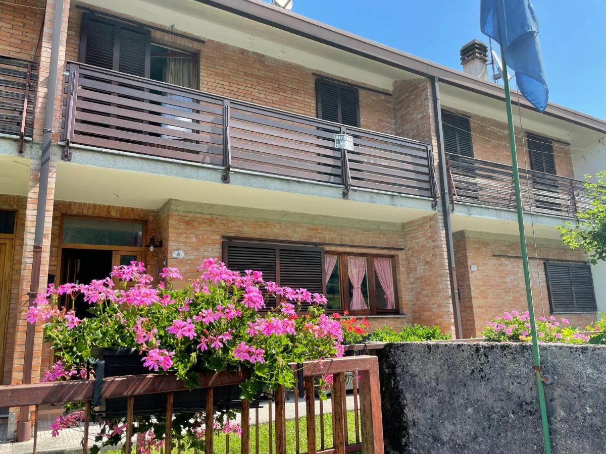 Casa A Schiera Fronte Lago Con Giardino Barcis Εξωτερικό φωτογραφία