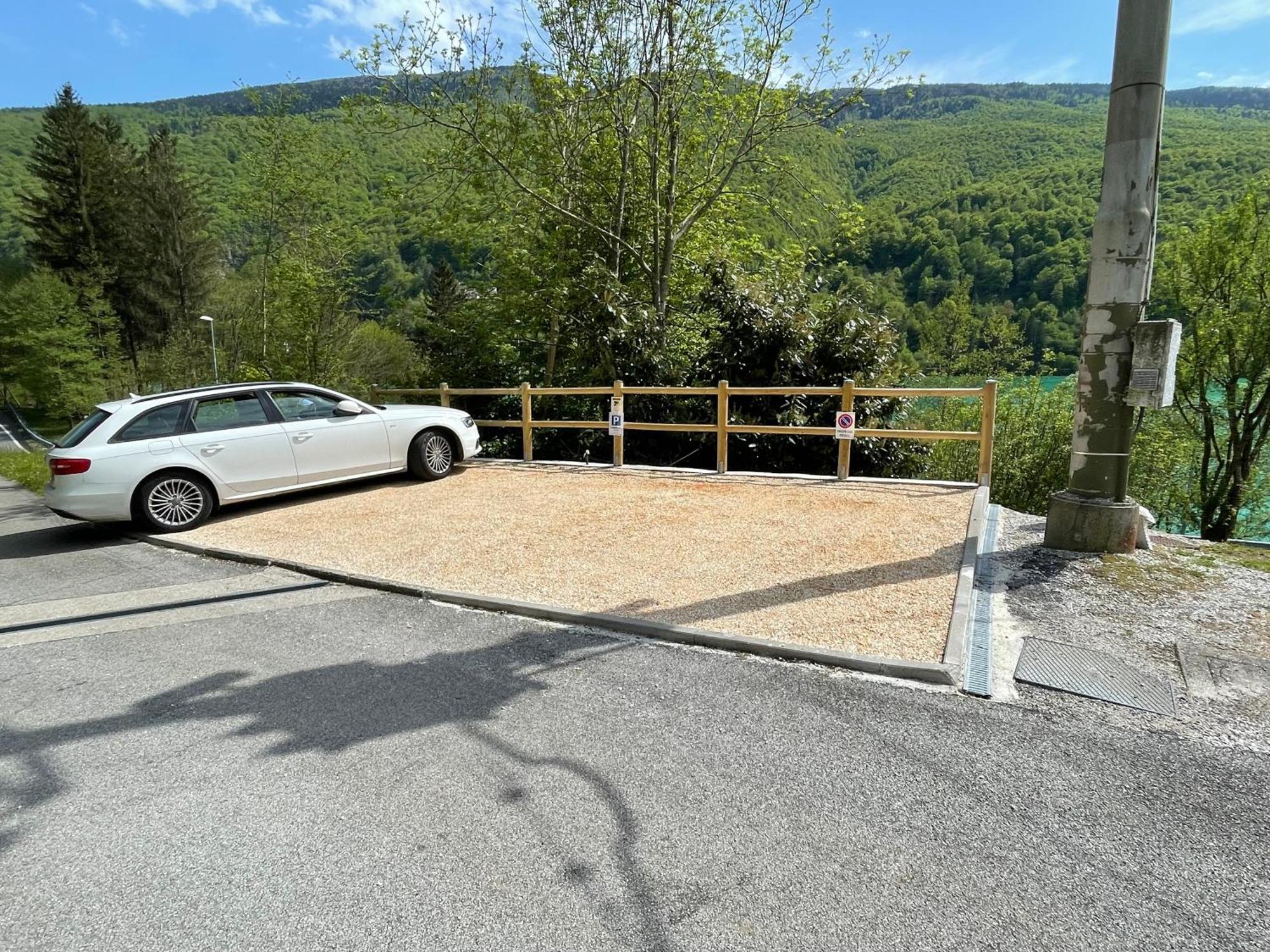 Casa A Schiera Fronte Lago Con Giardino Barcis Εξωτερικό φωτογραφία